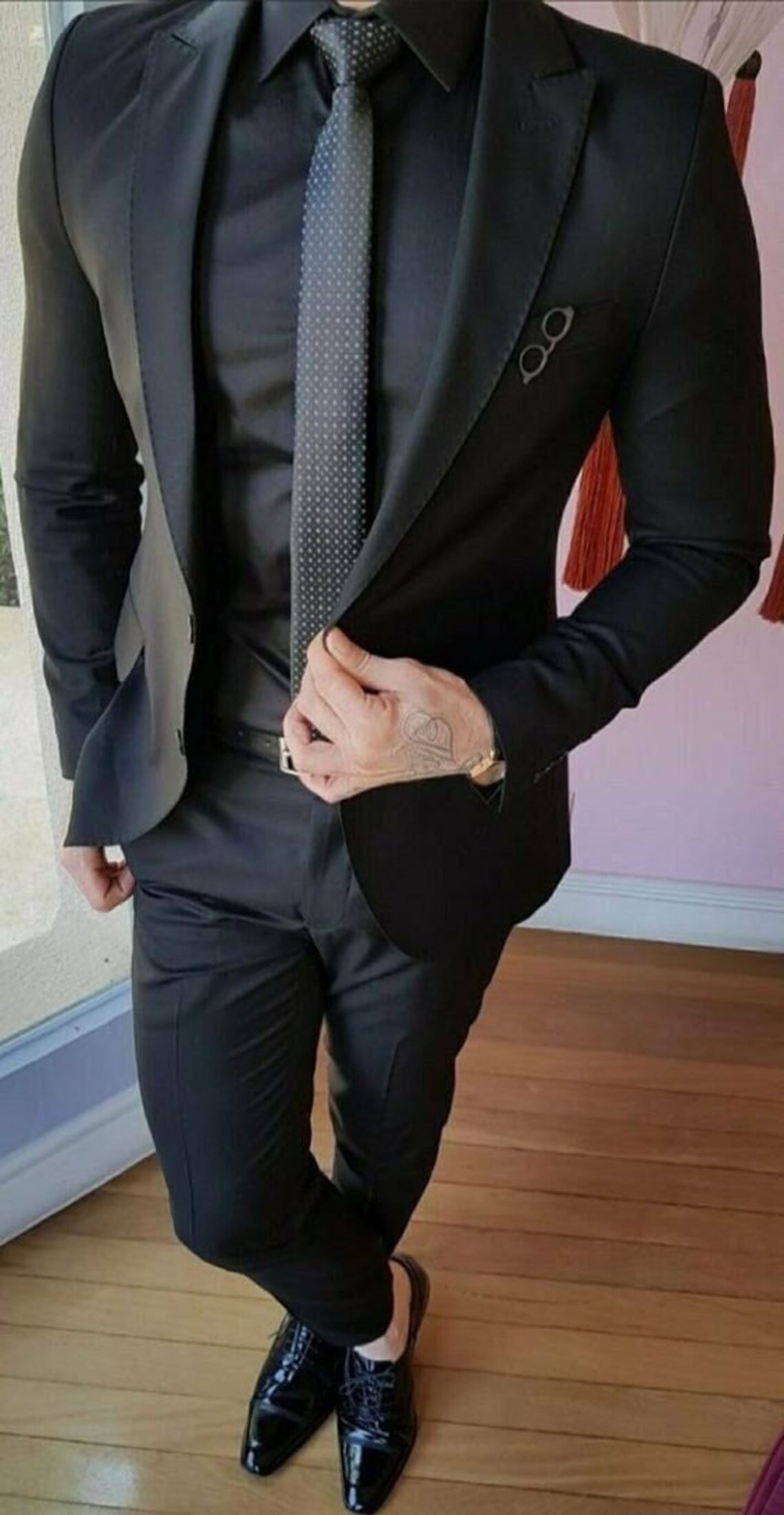 Men Black Single Breasted Suits